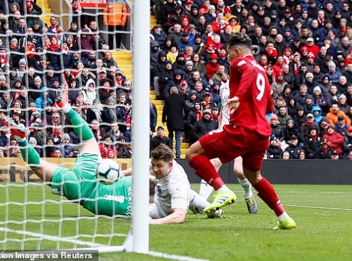 VIDEO: Firmino dễ dàng ghi bàn gỡ hòa cho Liverpool