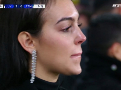 Bạn gái rơi lệ khi chứng kiến Ronaldo lập hat-trick 