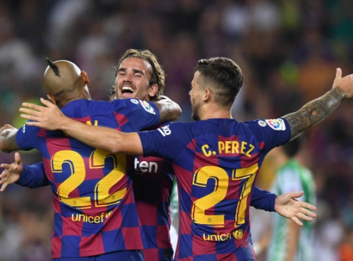 Barca hủy diệt Betis trong 'bữa tiệc' bàn thắng