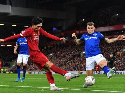 Sao Nhật Bản ra mắt, Liverpool nhọc nhằn đi tiếp tại FA Cup