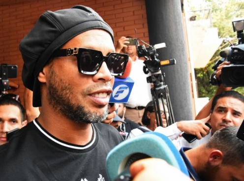 Ronaldinho bị đồng đội cũ vạch trần 'thói hư tật xấu'