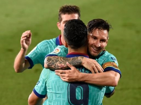 Messi 2 lần kiến tạo, Barca tiếp tục đua vô địch với Real