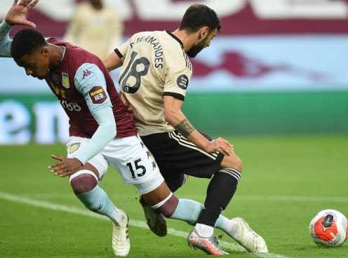 HLV Aston Villa gọi quả penalty dành cho MU là 'quyết định ô nhục'