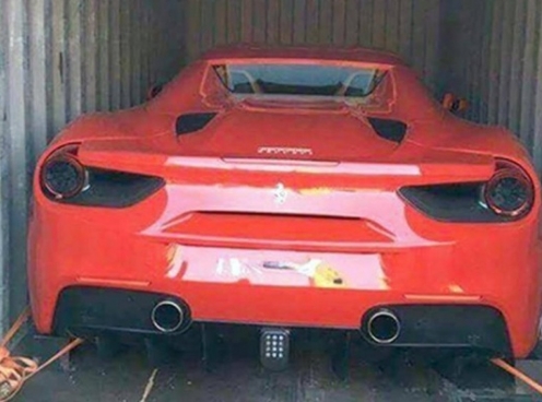 Hải quan đấu giá siêu xe Ferrari 4 tháng không ai nhận