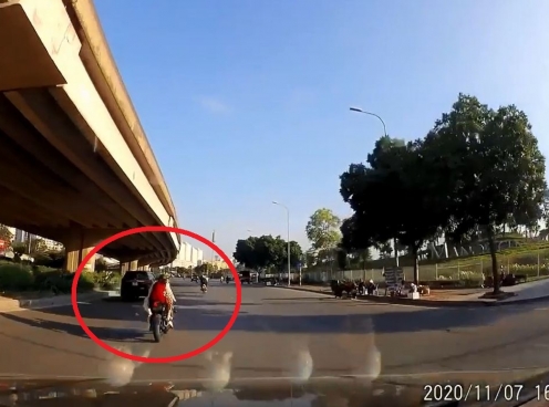 Thanh niên chở 'gấu' đi chơi, vượt ẩu gây tai nạn xong bỏ chạy