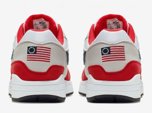 Nike bị con trai ông Trump chỉ trích vì mẫu giày kỷ niệm Quốc Khánh