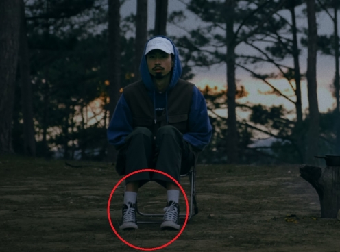 Hé lộ cặp Sneaker xuất hiện trong MV Một Triệu Like 