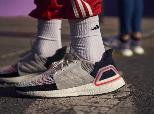 Adidas giảm giá nhiều giày chạy để đón siêu giày mới?