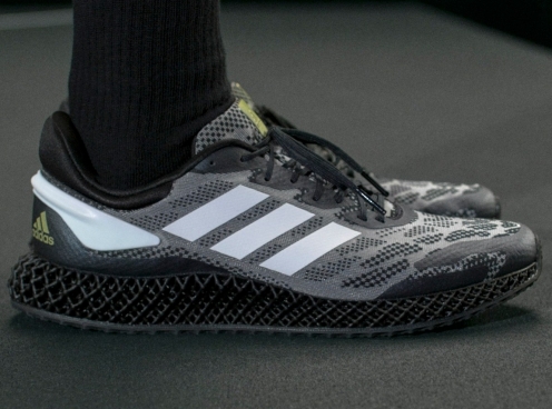 Lộ diện siêu phẩm Adidas 4D Run 1.0 đế đen hấp dẫn