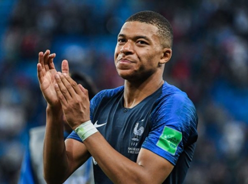 Rio Ferdinand: 'Đối mặt với Mbappe thì chỉ còn biết cầu nguyện'