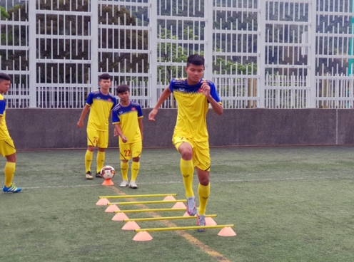 U18 Việt Nam tập làm quen sân, sẵn sàng đối đầu U18 Singapore