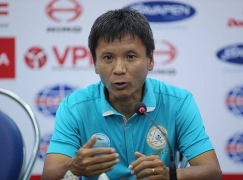 HLV Khánh Hòa và phát biểu ám chỉ 'thực trạng xấu xí' ở V-League