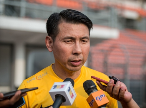 HLV Malaysia lo ngại về hàng thủ trước trận gặp Việt Nam