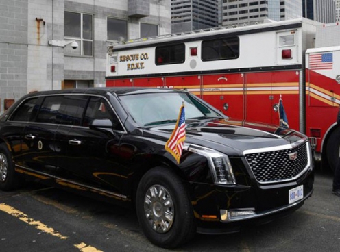 Siêu xe limousine của Tổng thống Mỹ Donald Trump lần đầu lăn bánh