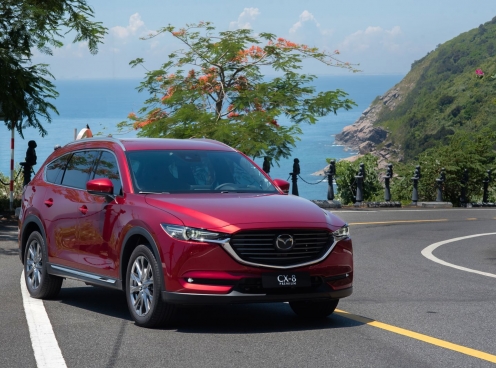 Giá xe Mazda CX-8 giảm 150 triệu, tặng kèm phụ kiện chính hãng