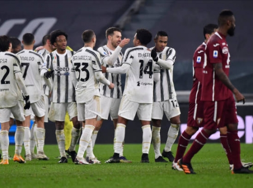 Juventus giành chiến thắng kịch tính trong trận derby Turin