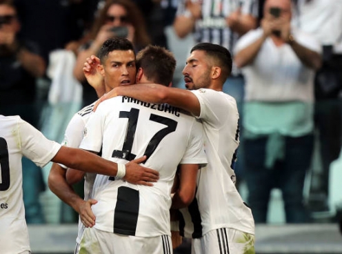 Ronaldo hóa 'chân kiến tạo', Juventus đả bại Napoli đầy kịch tính