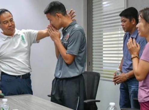 Cầu thủ Thái Lan đánh nhau dẫn bố mẹ lên xin lỗi Liên đoàn