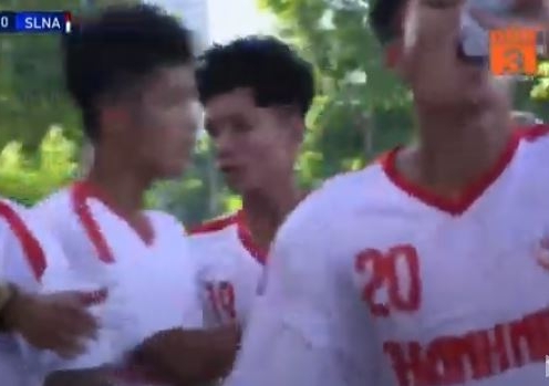 VIDEO: Em họ Công Phượng chọn vị trí thông minh ghi bàn cho U19 HAGL