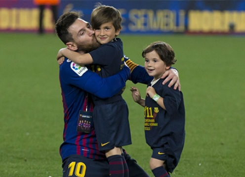 Con trai Messi lại 'phản bội' cha