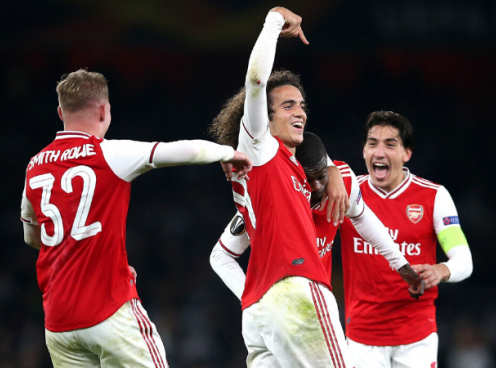 Tại sao Arsenal đá theo lịch Champions League?