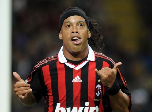 Vòng lao lý khiến Ronaldinho bị xóa hình ảnh trong game bóng đá