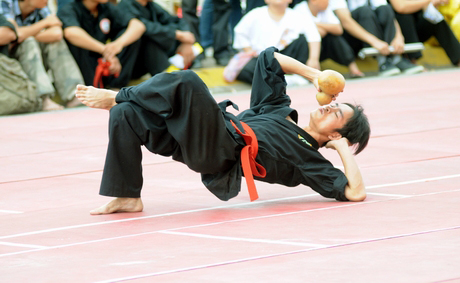 VIDEO: Túy Quyền bị Karate đánh từ 'say giả' thành 'say thật'