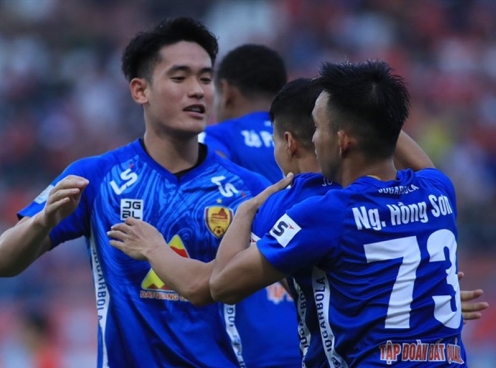 Cựu vương V.League bất lực trước 'ông kẹ' giải hạng Nhất