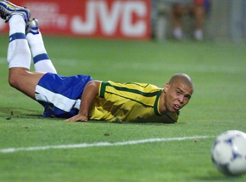 Tin bóng đá HOT sáng 11/2: Cafu tiết lộ lý do Ronaldo mờ nhạt tại WC 98