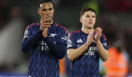 Sảy chân trước Brentford, Arsenal để Man City phả hơi nóng trong cuộc đua vô địch