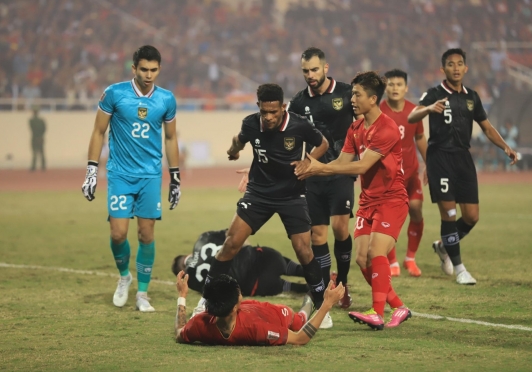 Sao nhập tịch Indonesia thừa nhận xấu hổ vì 'câu thẻ' Văn Hậu tại AFF Cup