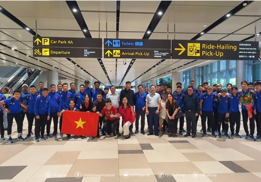 Tin tức AFF Cup 2024 mới nhất tối 23/12: ĐT Việt Nam cập bến Singapore, Xuân Son nói điều cực bất ngờ