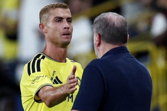 HLV Al Nassr nói điều bất ngờ về Ronaldo sau bàn thắng 980