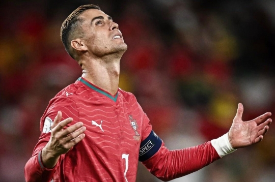 CHÍNH THỨC: LĐBĐ Bồ Đào Nha ra án cấm thi đấu với Ronaldo