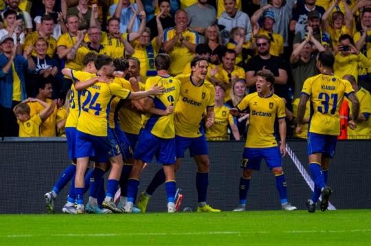 Đội bóng 'tí hon' tạo nên màn lật đổ kinh hoàng ở cúp châu Âu