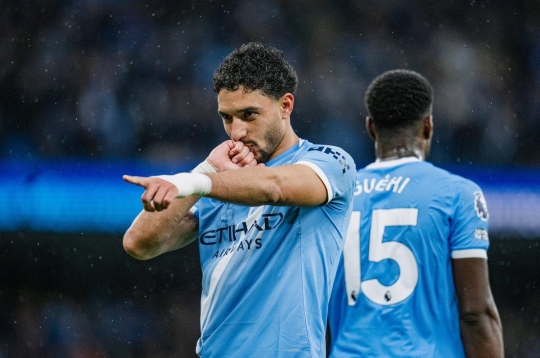 Đánh bại Crystal Palace, Man City ép sát Arsenal trong cuộc đua vô địch