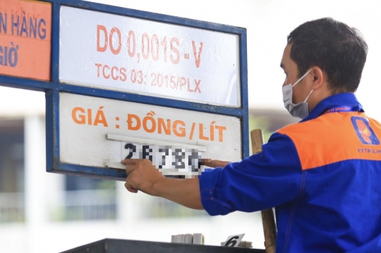 Giá xăng dầu hôm nay 24/9: Thế giới bật tăng, trong nước chờ giá mới