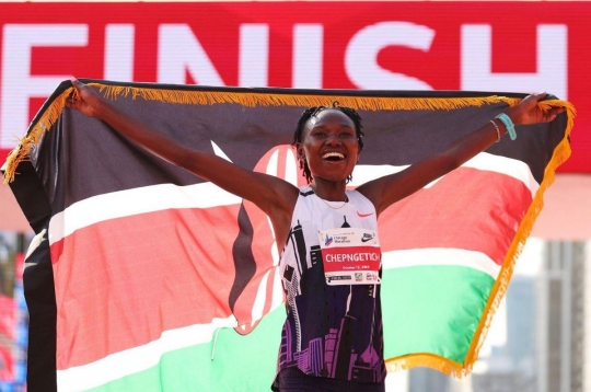 Kỉ lục gia marathon dương tính với chất cấm