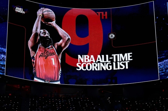 'Thần râu' Harden lọt top 9 ngôi sao ghi nhiều điểm nhất lịch sử NBA