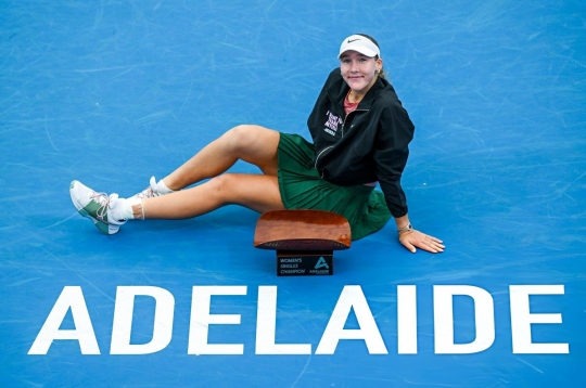 'Sharapova đệ nhị' đăng quang giải WTA thứ 4, chạy đà hoàn hảo cho Australian Open