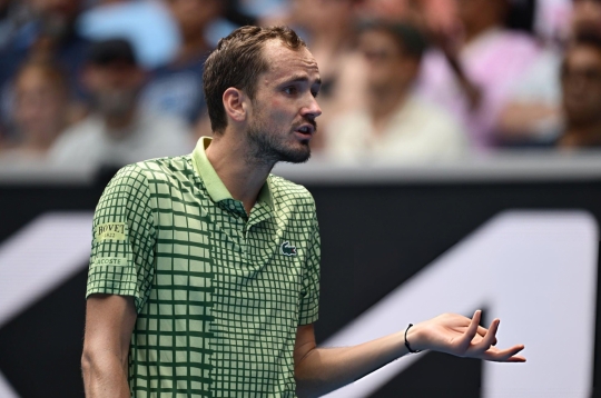 Daniil Medvedev khởi đầu sóng gió ở Australian Open 2026