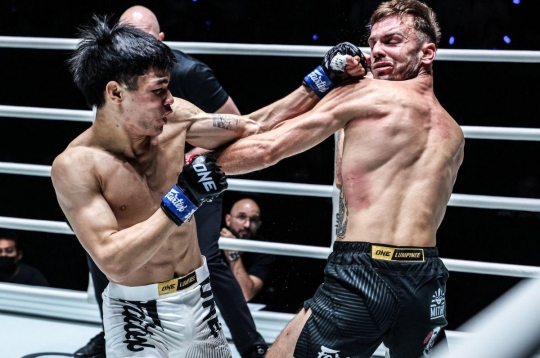 Đấm đối phương nhừ tử, Nguyễn Thành Thoan vẫn để thua tiếc nuối ở ONE Championship