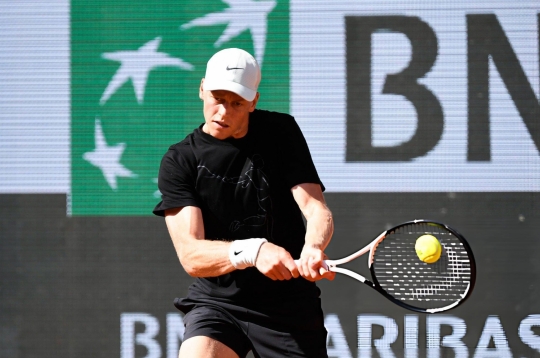 Sinner 'một mình một ngựa' ở Roland Garros 2026