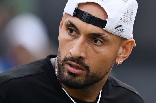 'Trai hư' Nick Kyrgios tái xuất rực rỡ, thắng trận sân cỏ đầu tiên kể từ 2022