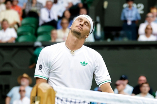 Zverev giải thích lí do vì sao chơi tệ trên sân cỏ