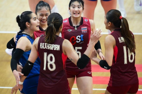 'Sá sị' tỏa sáng, bóng chuyền nữ Thái Lan thắng trận đầu tiên ở VNL 2026