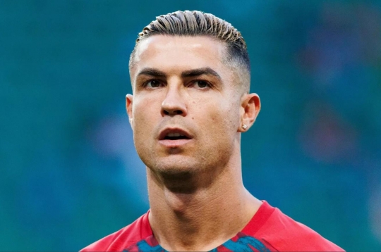 Ronaldo chỉ mất 40 giây để 'hóa giải' án phạt của Bồ Đào Nha