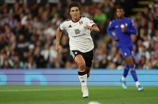 “Món quà” từ Real Madrid gây ấn tượng ngay trận ra mắt Premier League
