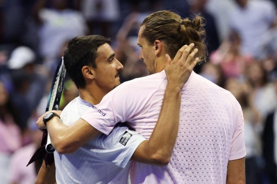 Zverev sống sót sau gần 5 giờ trước đồng hương Sinner, tránh cú sốc lịch sử US Open