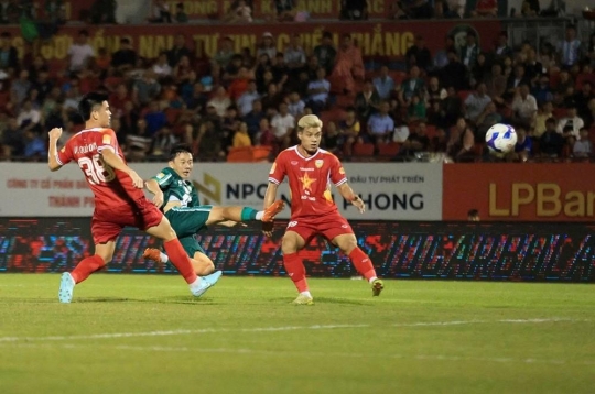 Hà Tĩnh thắng nghẹt thở tân binh V.League, giành 3 điểm quan trọng